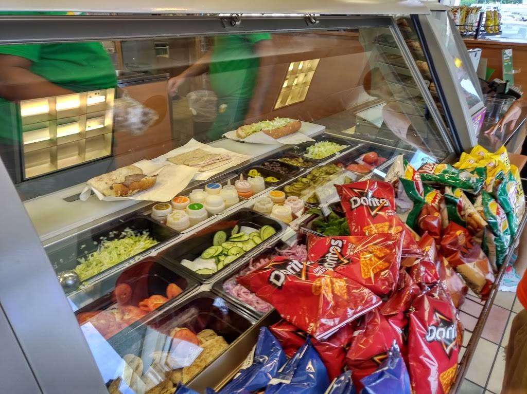 Subway | restaurant | 425 E Belt Blvd, Richmond, VA 23224, USA | 8042312020 OR +1 804-231-2020