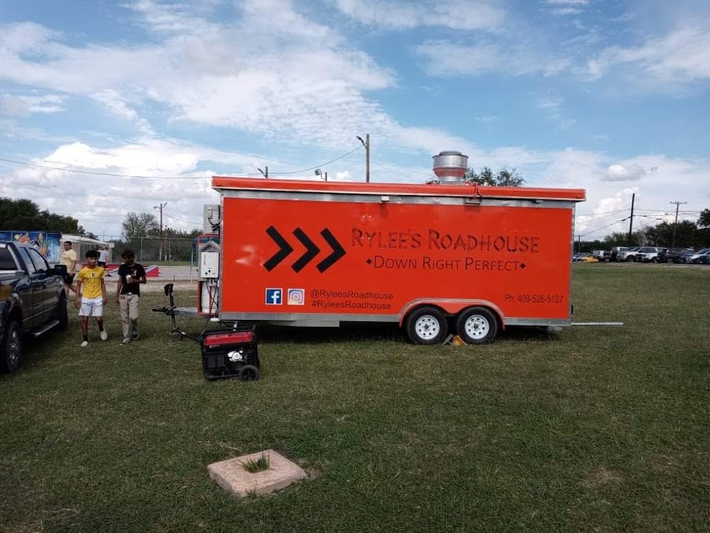 Rylees Roadhouse | restaurant | Please Call For Updated Locations! Orange Mobile Food Trailer, 309 Veterans Blvd, Del Rio, TX 78840, USA | 4095265127 OR +1 409-526-5127
