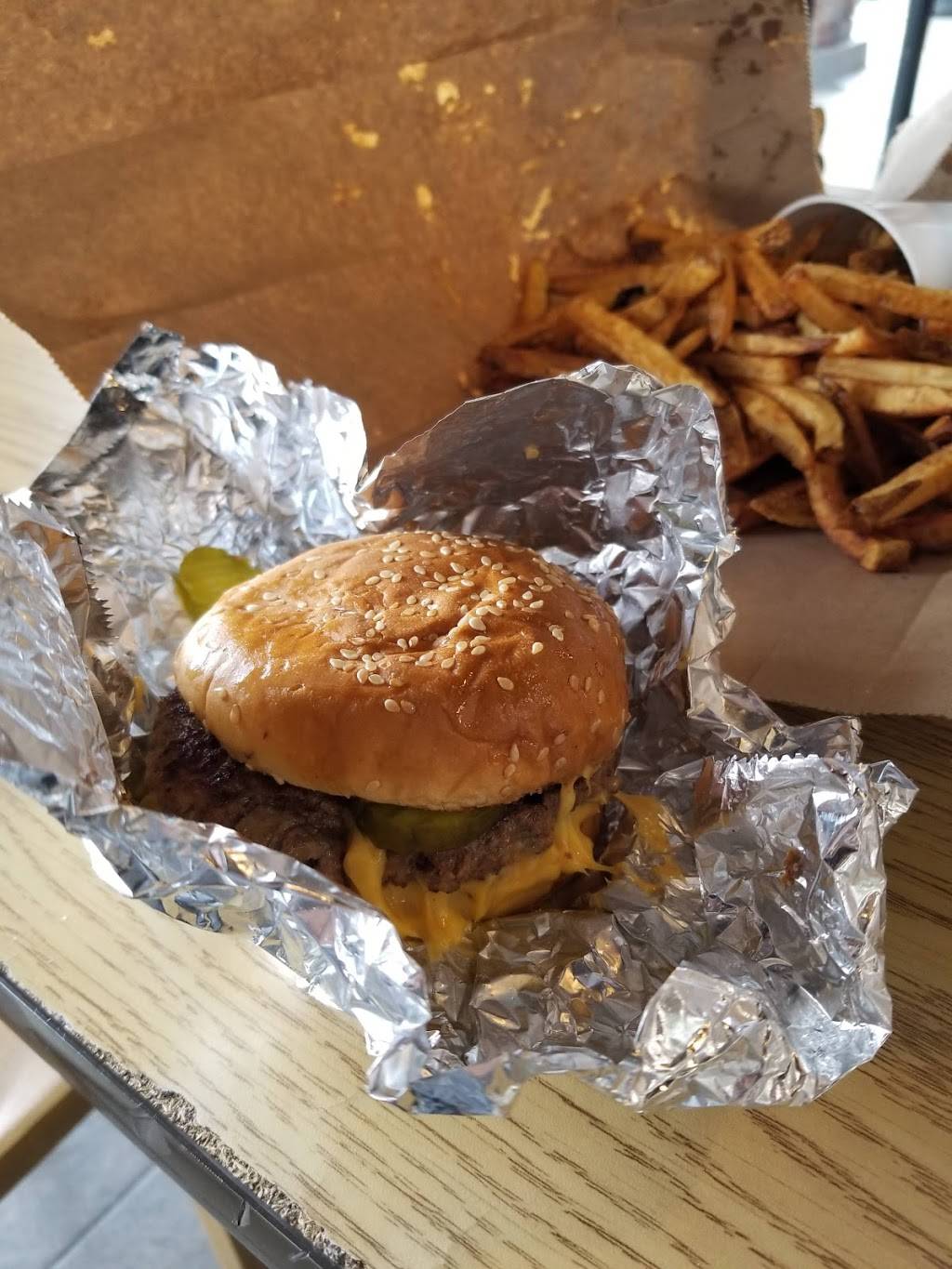 Five Guys | meal takeaway | 12515 Frederick St, Moreno Valley, CA 92553, USA | 9516560777 OR +1 951-656-0777