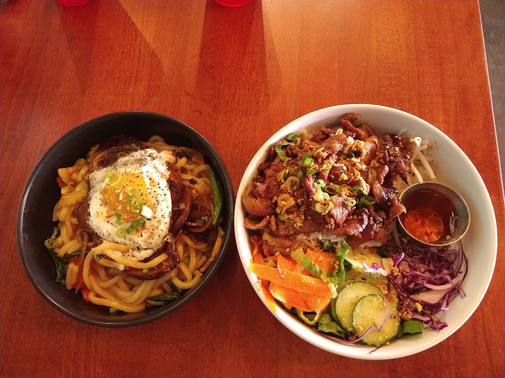 Nón Lá Cafe | restaurant | 3000 SW 104th St ste 10a, Oklahoma City, OK 73159, USA | 4052373827 OR +1 405-237-3827