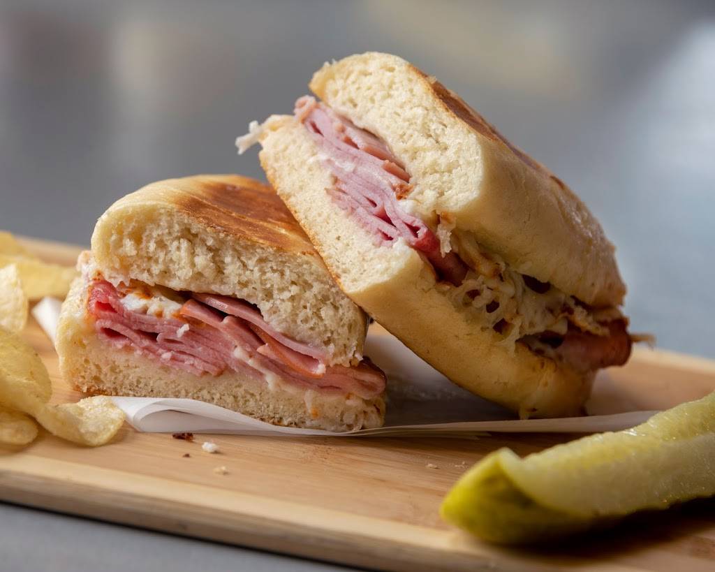 Simple Simons Pizza - Charleston, AR | meal takeaway | 213 E Main St, Charleston, AR 72933, USA | 4799652950 OR +1 479-965-2950