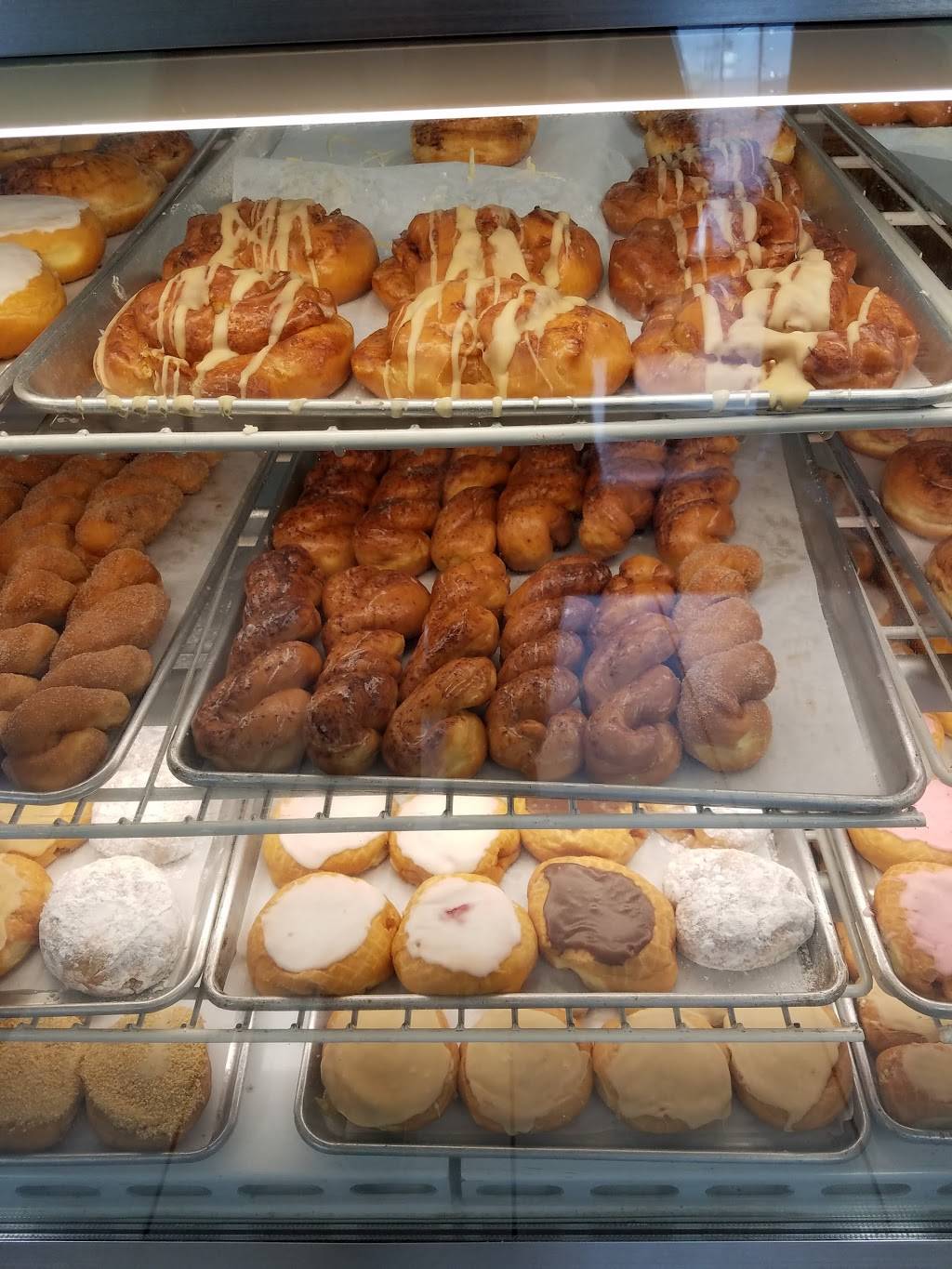 Tastys Donuts | restaurant | 441 W North St, Kendallville, IN 46755, USA | 2603491928 OR +1 260-349-1928