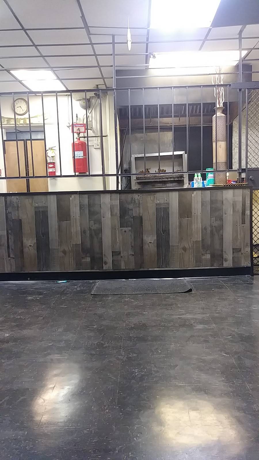 Red Walters Bar-B-Que | restaurant | 8425 Cedar Ave, Cleveland, OH 44103, USA | 2167911420 OR +1 216-791-1420