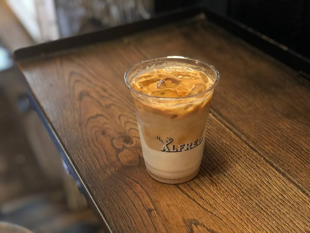 Alfred Coffee Melrose Place | cafe | 8428 Melrose Pl, Los Angeles, CA 90069, USA | 3239440811 OR +1 323-944-0811