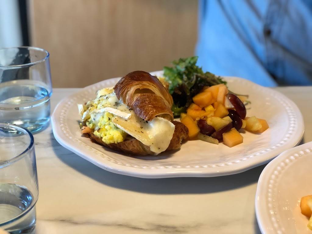 Le Petit Paris Cafe | restaurant | 9965 San Jose Blvd Suite 46, Jacksonville, FL 32257, USA | 9045127777 OR +1 904-512-7777