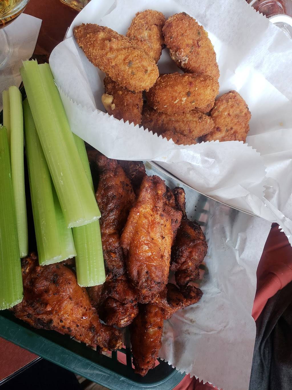 Points East Pub | restaurant | 1501 N Jackson St, Milwaukee, WI 53202, USA | 4142770122 OR +1 414-277-0122