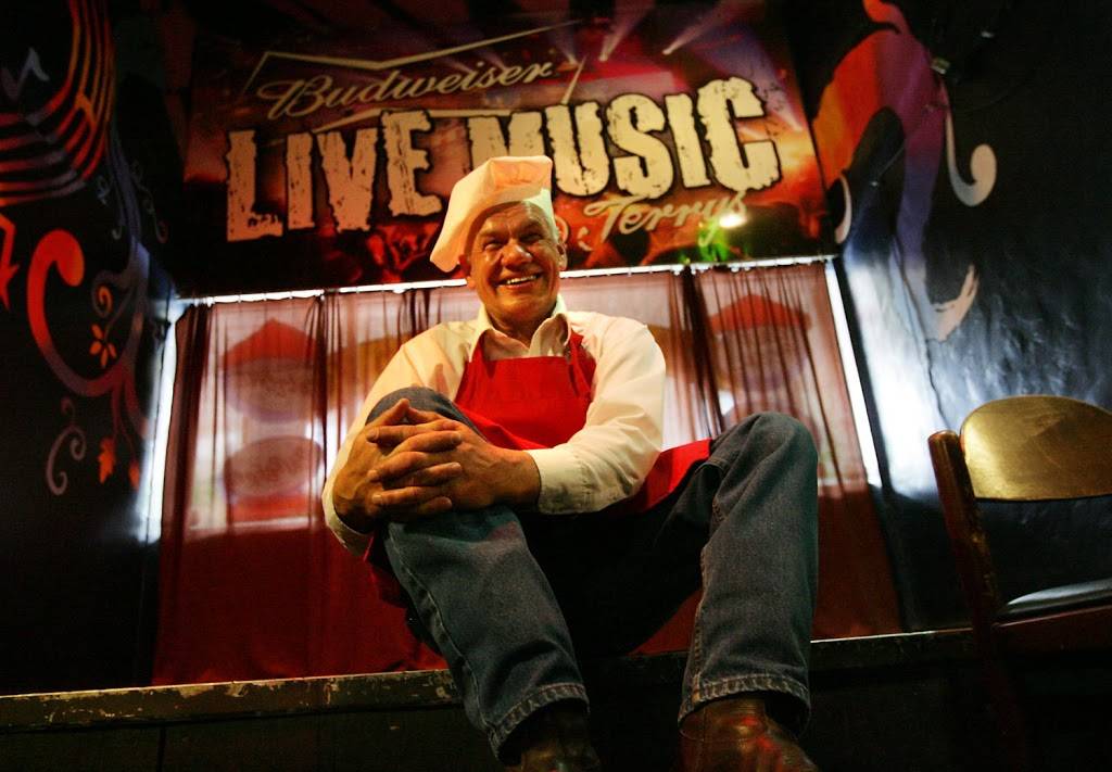 Jerrys Pizza & Pub | restaurant | 1817 Chester Ave, Bakersfield, CA 93301, USA | 6616331000 OR +1 661-633-1000