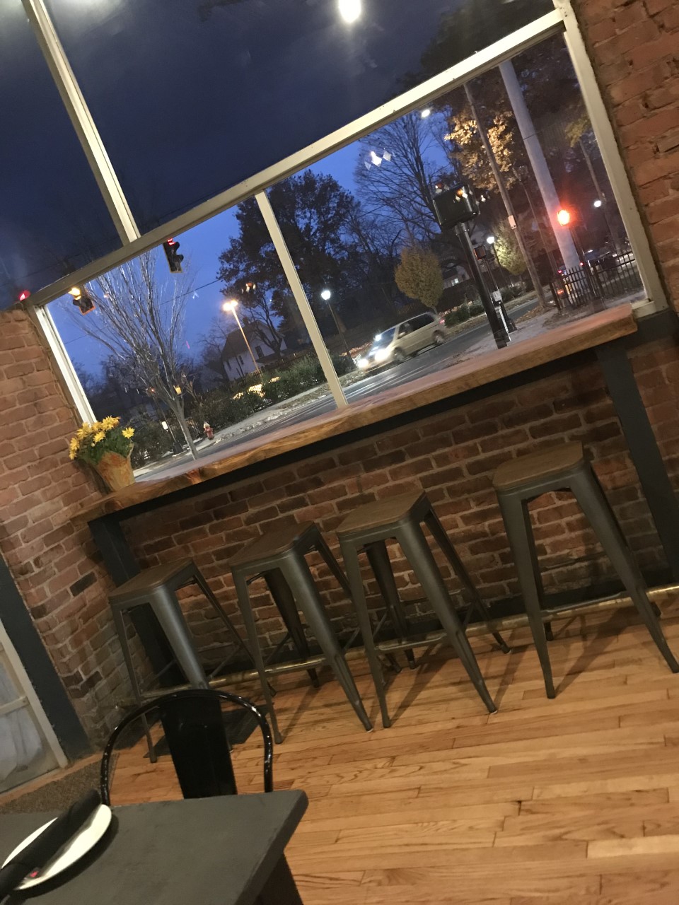 Piggys Cafe | restaurant | 69 Hawthorn St, Hartford, CT 06105, USA | 8607289912 OR +1 860-728-9912