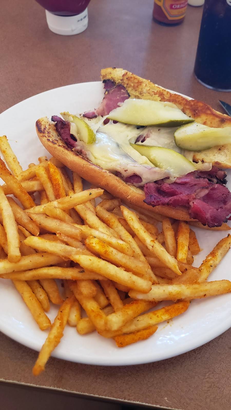 The Cracked Egg | restaurant | 7660 W Cheyenne Ave # 125, Las Vegas, NV 89129, USA | 7023957981 OR +1 702-395-7981