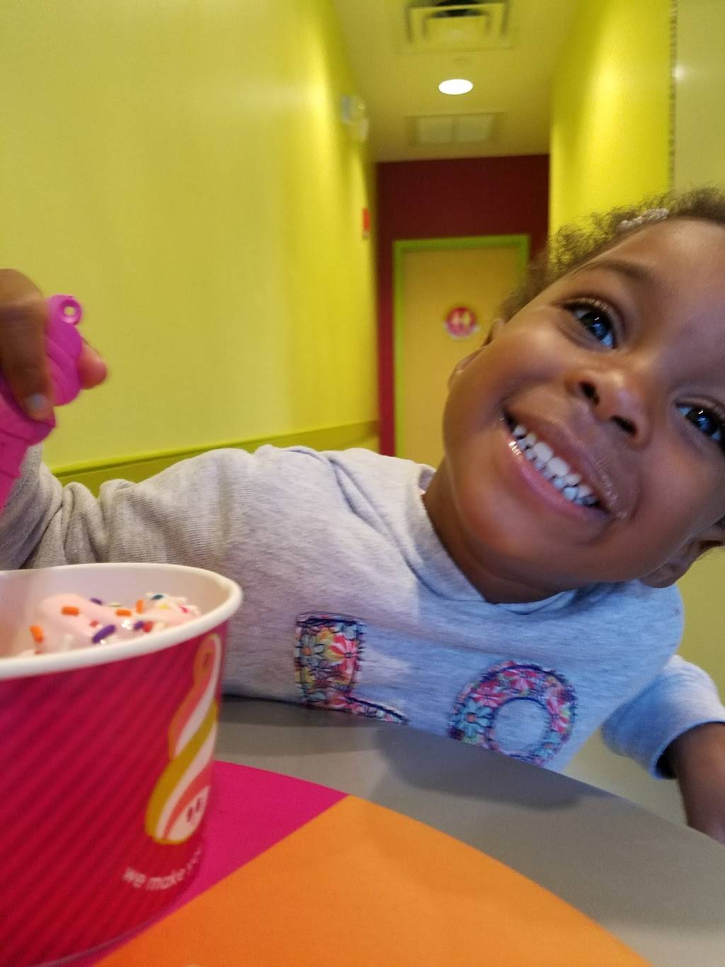 Menchies Frozen Yogurt | bakery | 404 E Central Blvd, Orlando, FL 32801, USA | 4074402843 OR +1 407-440-2843