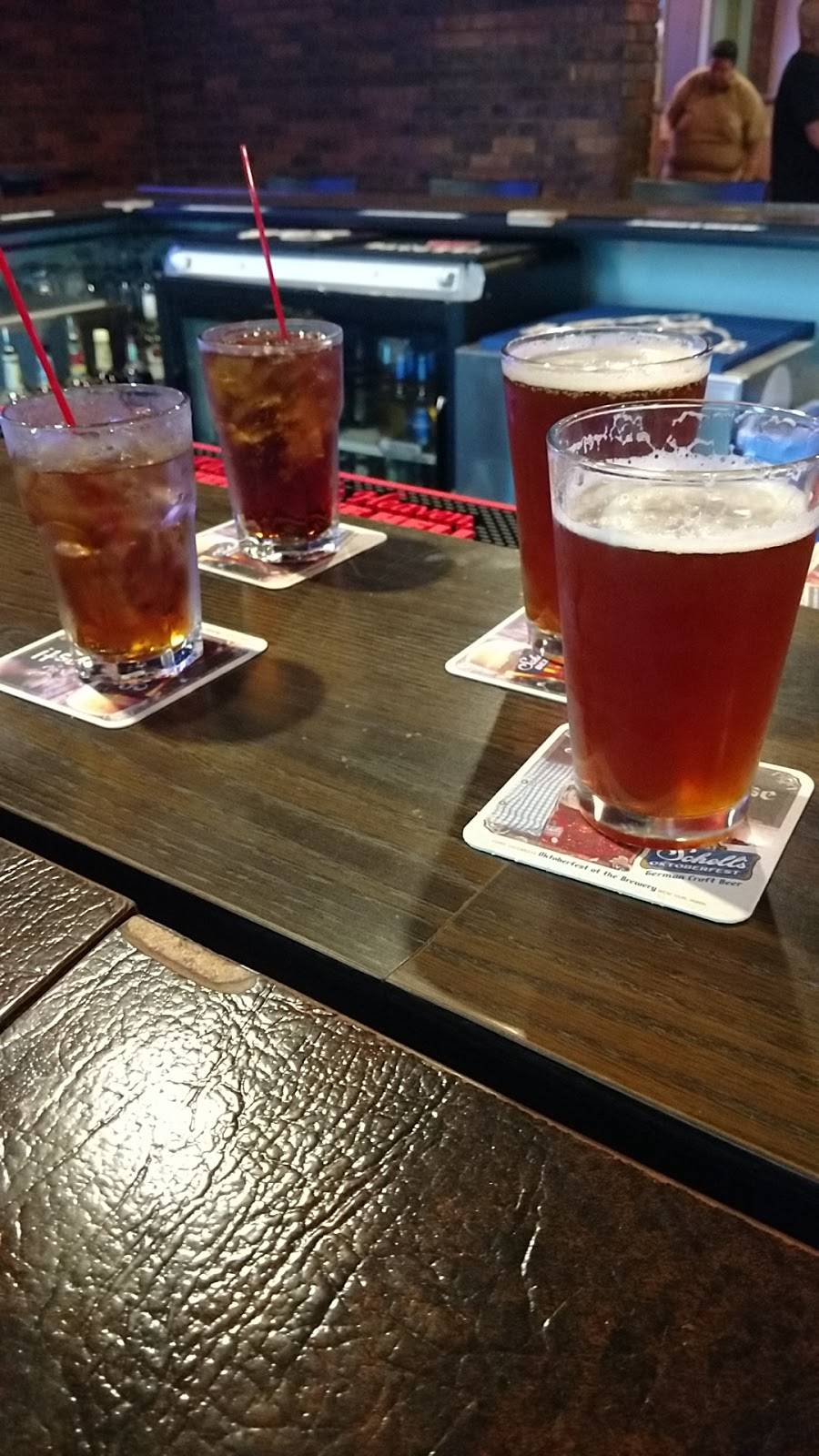 Bleechers Bar & Grill | restaurant | 2220 White Bear Ave, Maplewood, MN 55109, USA | 6517777897 OR +1 651-777-7897