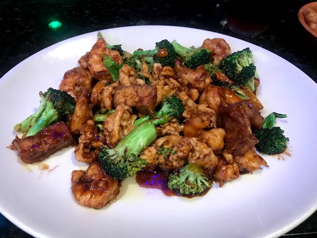 Great Wall of China South | restaurant | 6666 Carmel Rd, Charlotte, NC 28226, USA | 7045425409 OR +1 704-542-5409