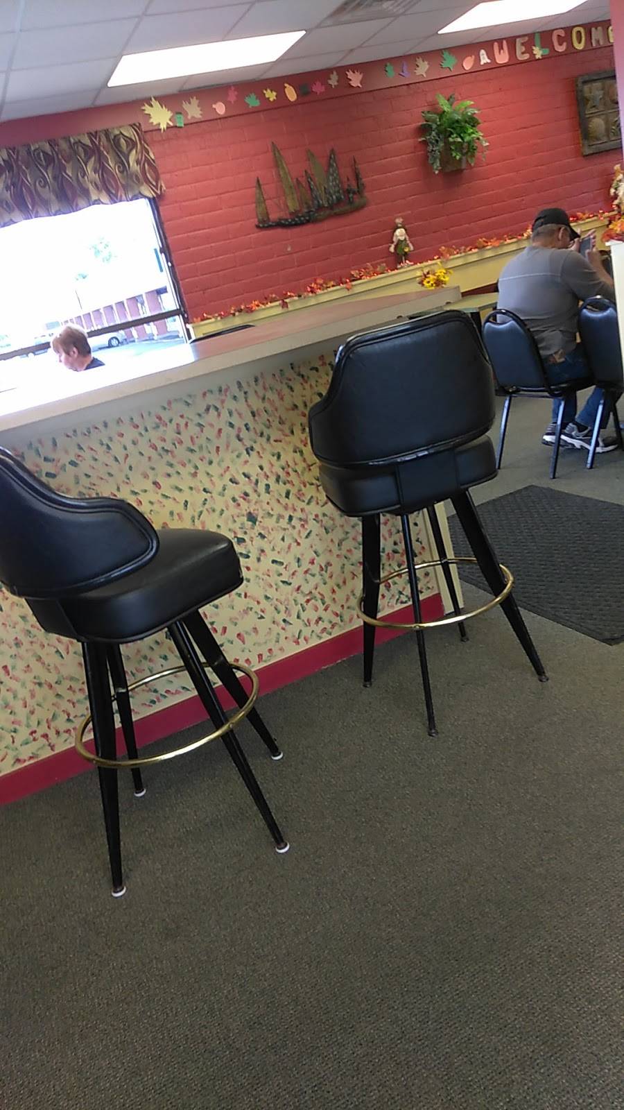 Arthur Treachers Fish & Chips | restaurant | 4451 Mahoning Ave, Youngstown, OH 44515, USA | 3307926764 OR +1 330-792-6764