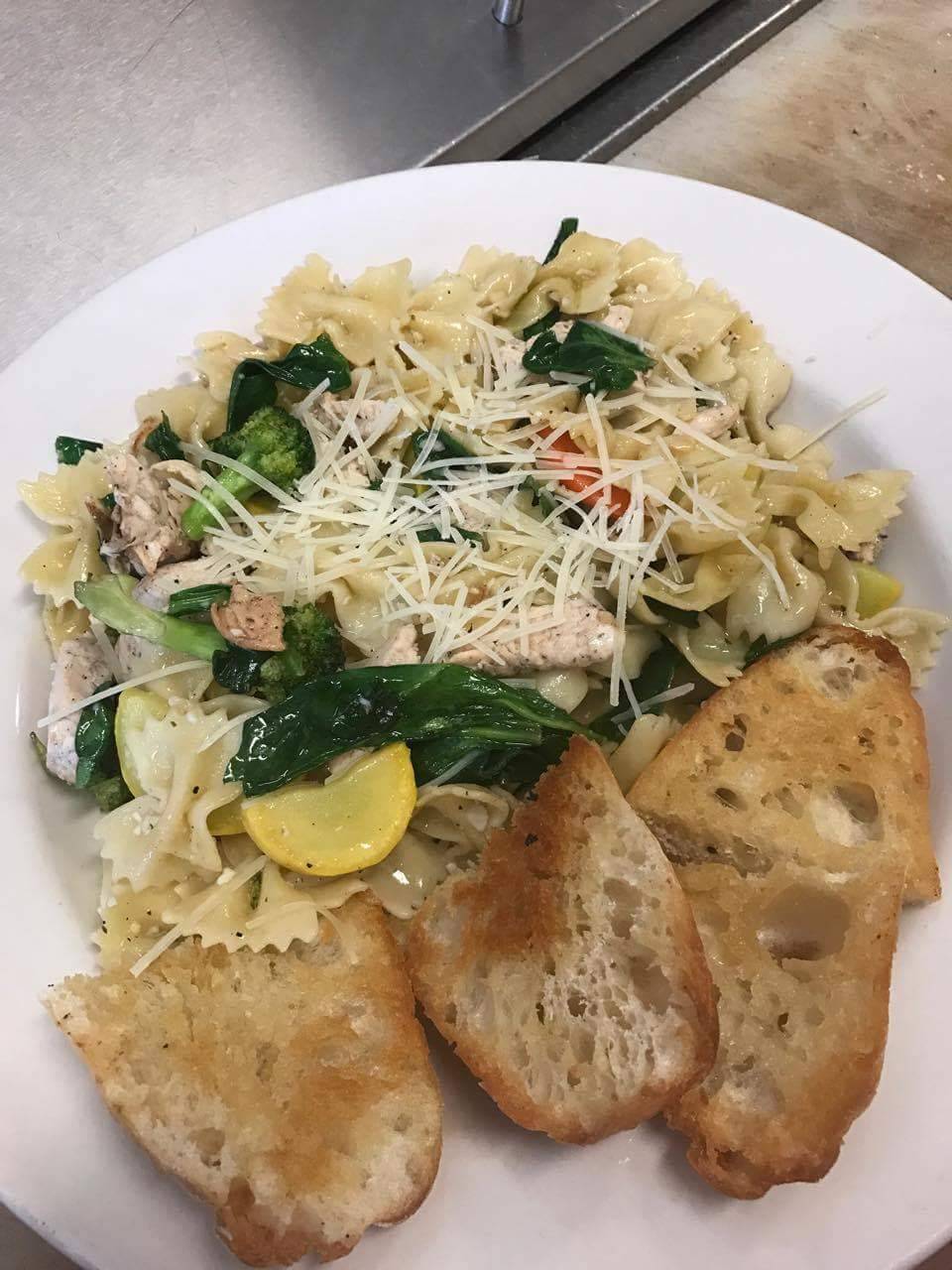 Village Tavern | restaurant | 10678 Main St, Mantua, OH 44255, USA | 3302748201 OR +1 330-274-8201