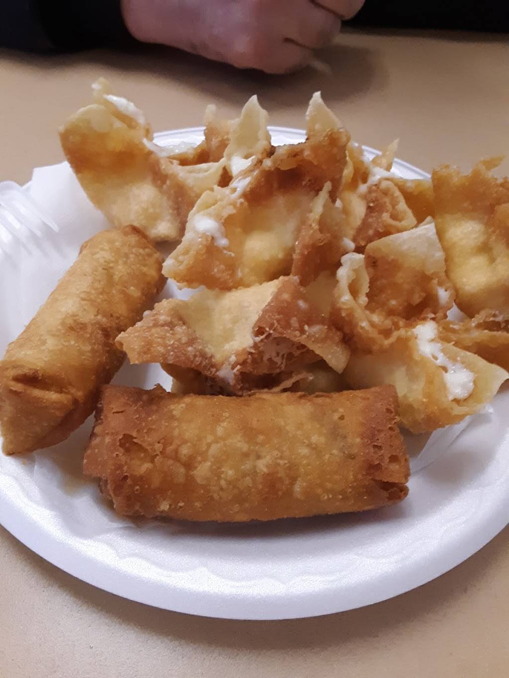 Golden Kitchen Restaurant | restaurant | 3311 N Sterling Ave, Peoria, IL 61604, USA | 3096866888 OR +1 309-686-6888