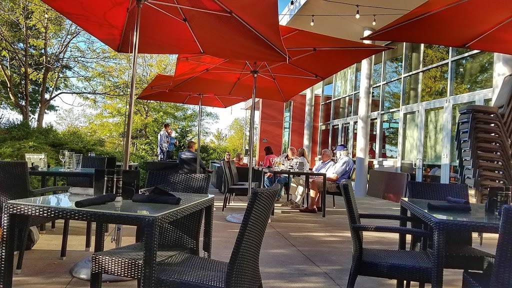 Houlihans | restaurant | 1900 S 1st St, Champaign, IL 61820, USA | 2178195005 OR +1 217-819-5005