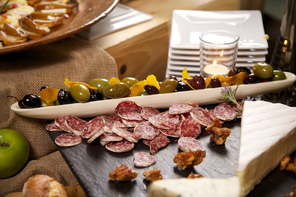 Alexanders | restaurant | 105 S Jefferson St, Roanoke, VA 24011, USA | 5409826983 OR +1 540-982-6983