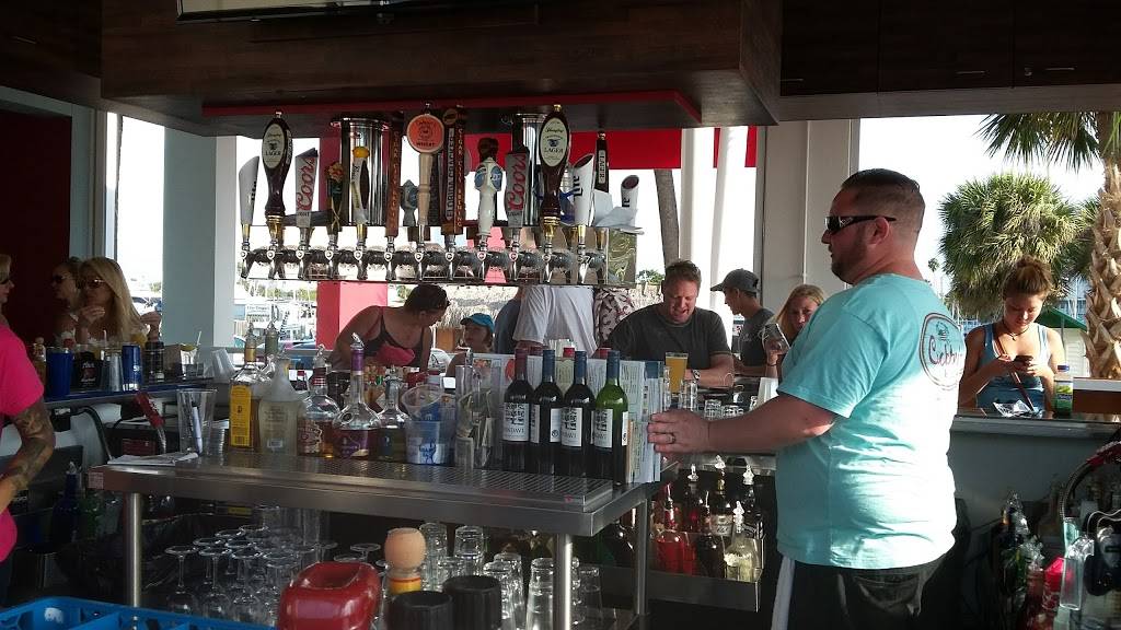 Crabbys Dockside | restaurant | 37 Causeway Blvd, Clearwater, FL 33767, USA | 7272101313 OR +1 727-210-1313