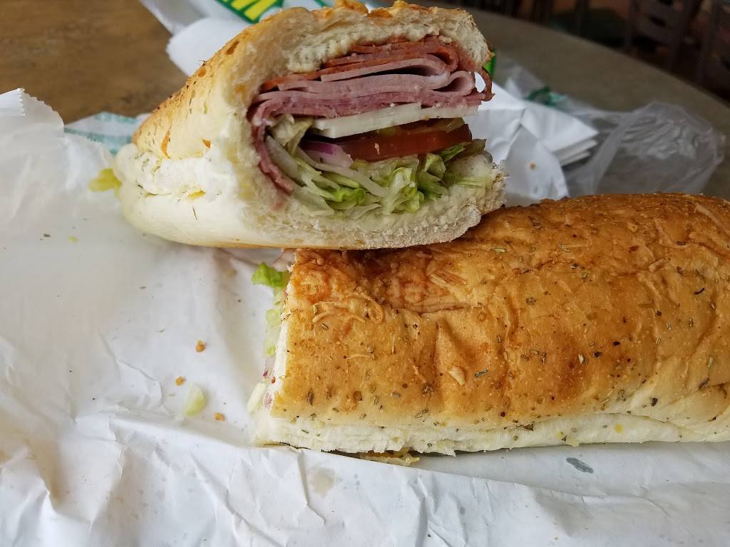 Subway | meal takeaway | 4455 N 72nd St, Omaha, NE 68134, USA | 4025735779 OR +1 402-573-5779