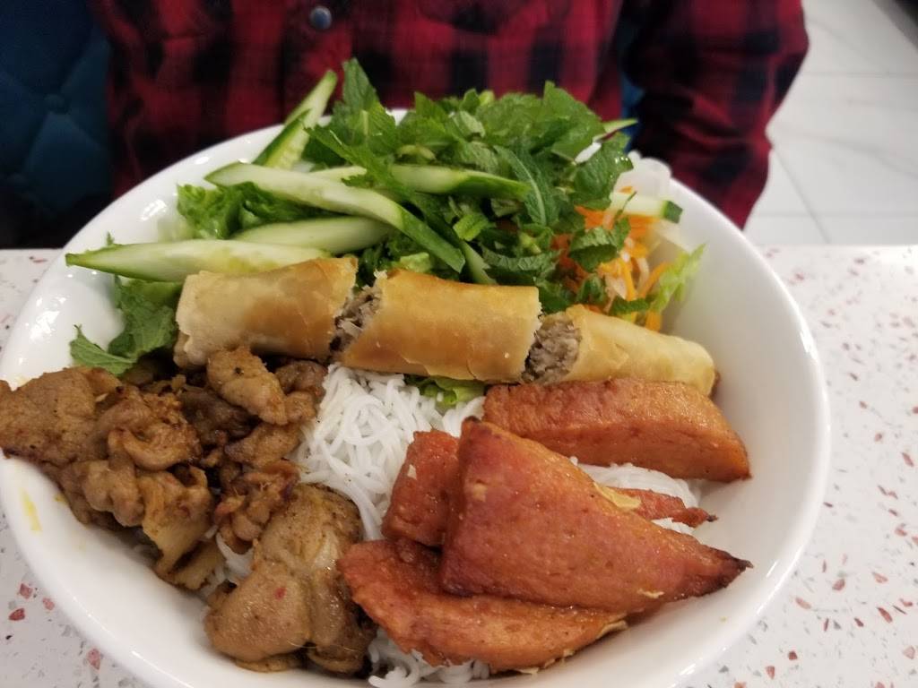 Pho Brothers | restaurant | 2555 Dixie Rd Unit 15, Mississauga, ON L4Y 4C4, Canada | 2895218887 OR +1 289-521-8887