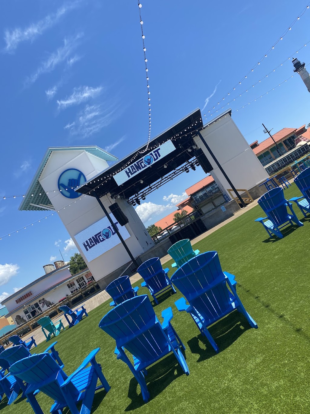 The Hangout | restaurant | 1181 Celebrity Cir, Myrtle Beach, SC 29577, USA | 8433859811 OR +1 843-385-9811