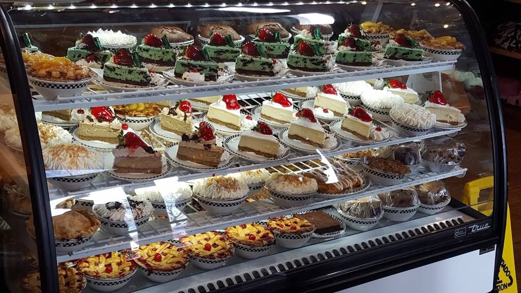 Black Bear Diner | restaurant | 3050 N Tegner Rd, Turlock, CA 95380, USA | 2096323000 OR +1 209-632-3000