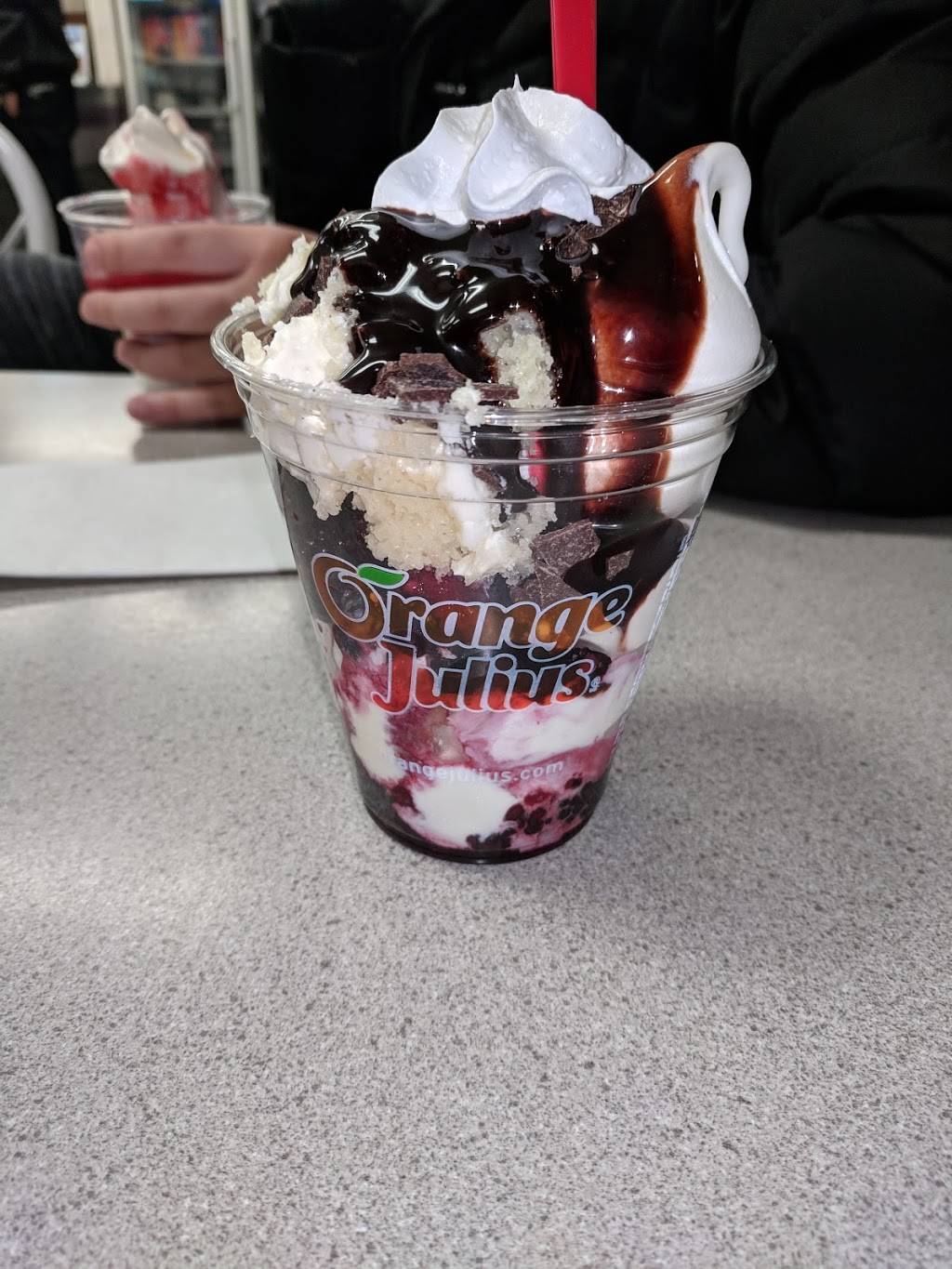 Dairy Queen | restaurant | 2425 Truscott Dr Unit 13a, Mississauga, ON L5J 2B4, Canada | 9058233439 OR +1 905-823-3439