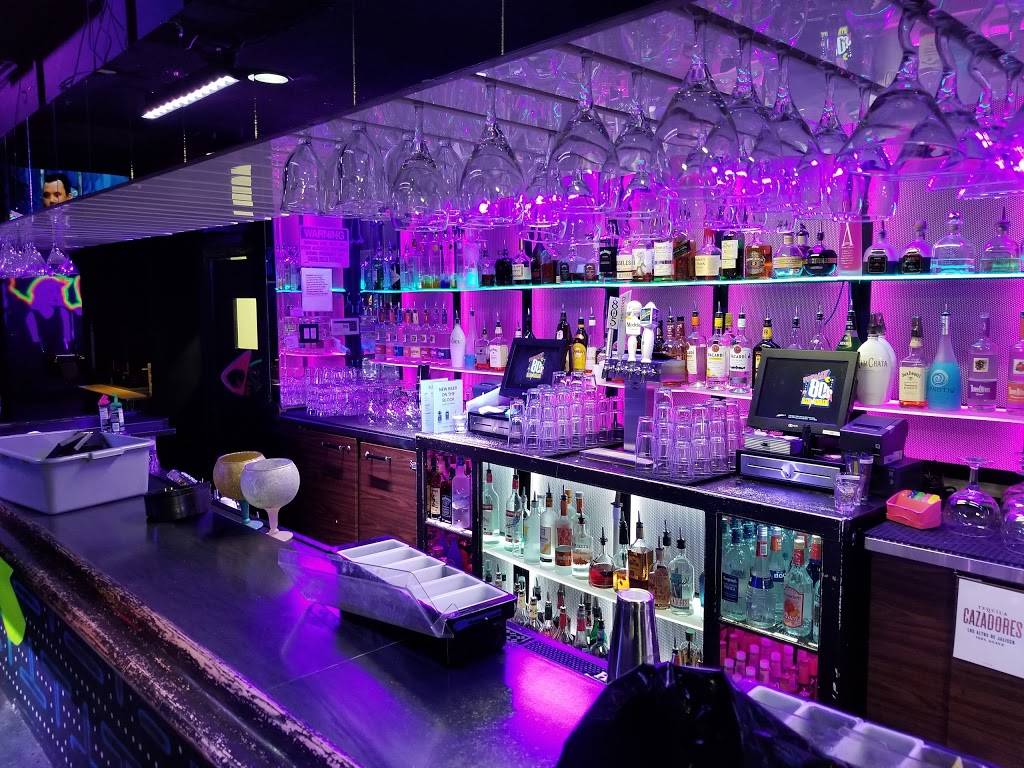 Totally 80s Bar and Grille | restaurant | 2512 W Orangethorpe Ave, Fullerton, CA 92833, USA | 7148790108 OR +1 714-879-0108