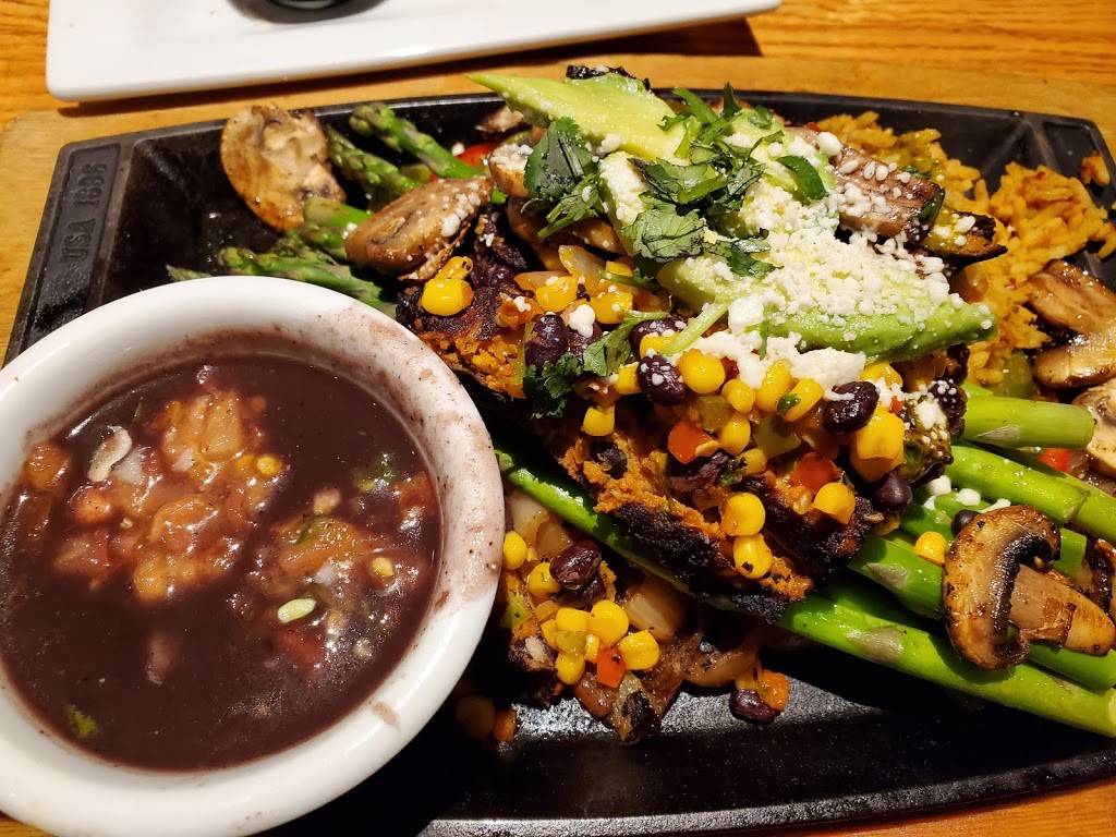 Chilis Grill & Bar | restaurant | 10220 Central Ave SE, Albuquerque, NM 87123, USA | 5052966400 OR +1 505-296-6400