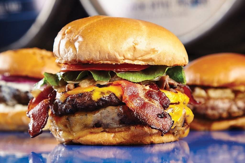 Point Burger Bar Milwaukee | restaurant | 10950 Good Hope Rd, Milwaukee, WI 53224, USA | 4147972970 OR +1 414-797-2970