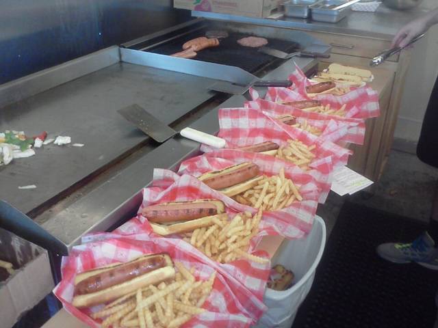 M & J Beach Grille and Seafood - Temp | restaurant | 87 Surf Club Rd, Madison, CT 06443, USA | 2036192549 OR +1 203-619-2549