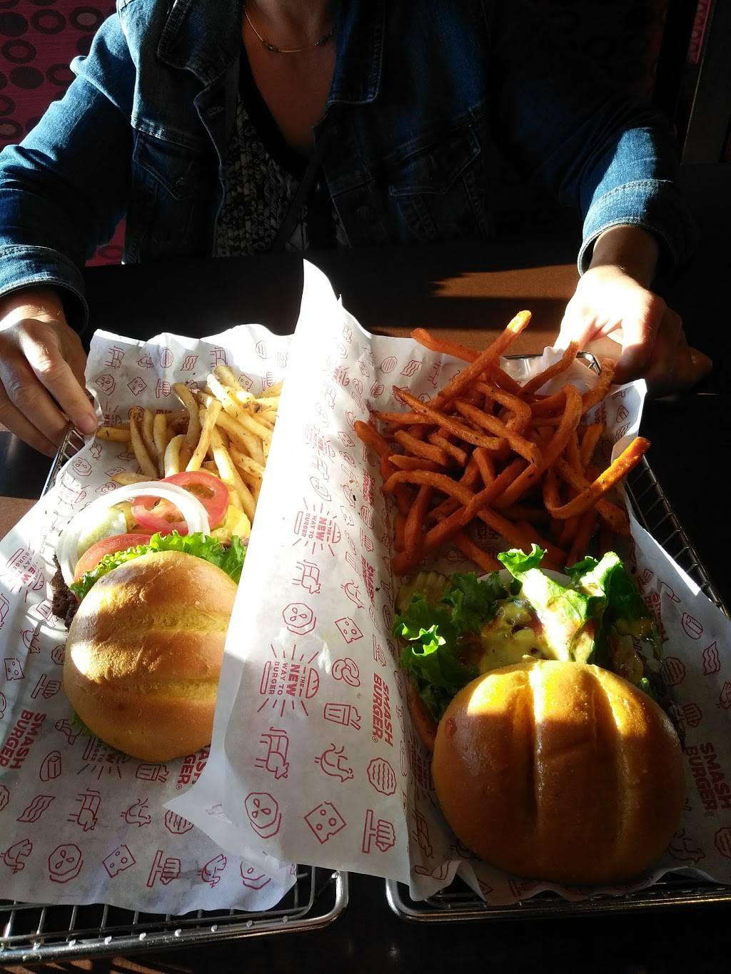 Smashburger | restaurant | 9965 Hudson Rd Suite 690, Woodbury, MN 55125, USA | 6512560021 OR +1 651-256-0021