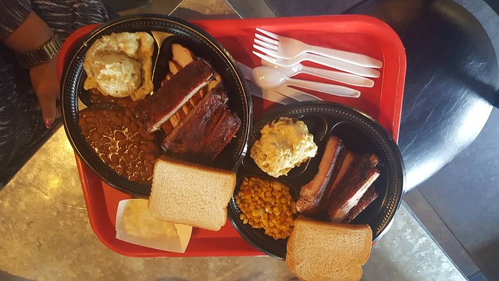 Bodacious Bar-B-Q | restaurant | 1005 US-79, Henderson, TX 75652, USA | 9036579999 OR +1 903-657-9999