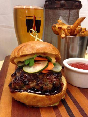 Cornerstone Pub & Kitchen | restaurant | 47 N Main St, Barre, VT 05641, USA | 8024762121 OR +1 802-476-2121