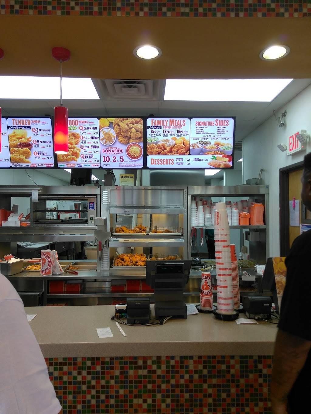 Popeyes Louisiana Kitchen | restaurant | 8120 E R L Thornton Fwy, Dallas, TX 75228, USA | 2143812538 OR +1 214-381-2538