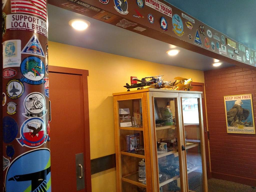 Flyers Restaurant and Brewery | restaurant | 32295 WA-20, Oak Harbor, WA 98277, USA | 3606755858 OR +1 360-675-5858