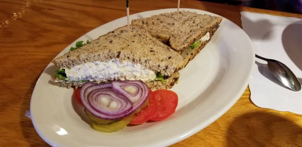 Buds Pub & Grill | restaurant | 100 S 1st St, Dixon, CA 95620, USA | 7076784745 OR +1 707-678-4745