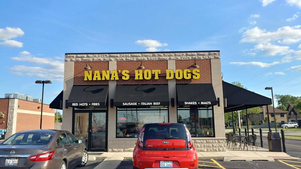 Nanas Hotdogs Of Elmhurst | restaurant | 582 W Lake St, Elmhurst, IL 60126, USA | 6303593507 OR +1 630-359-3507