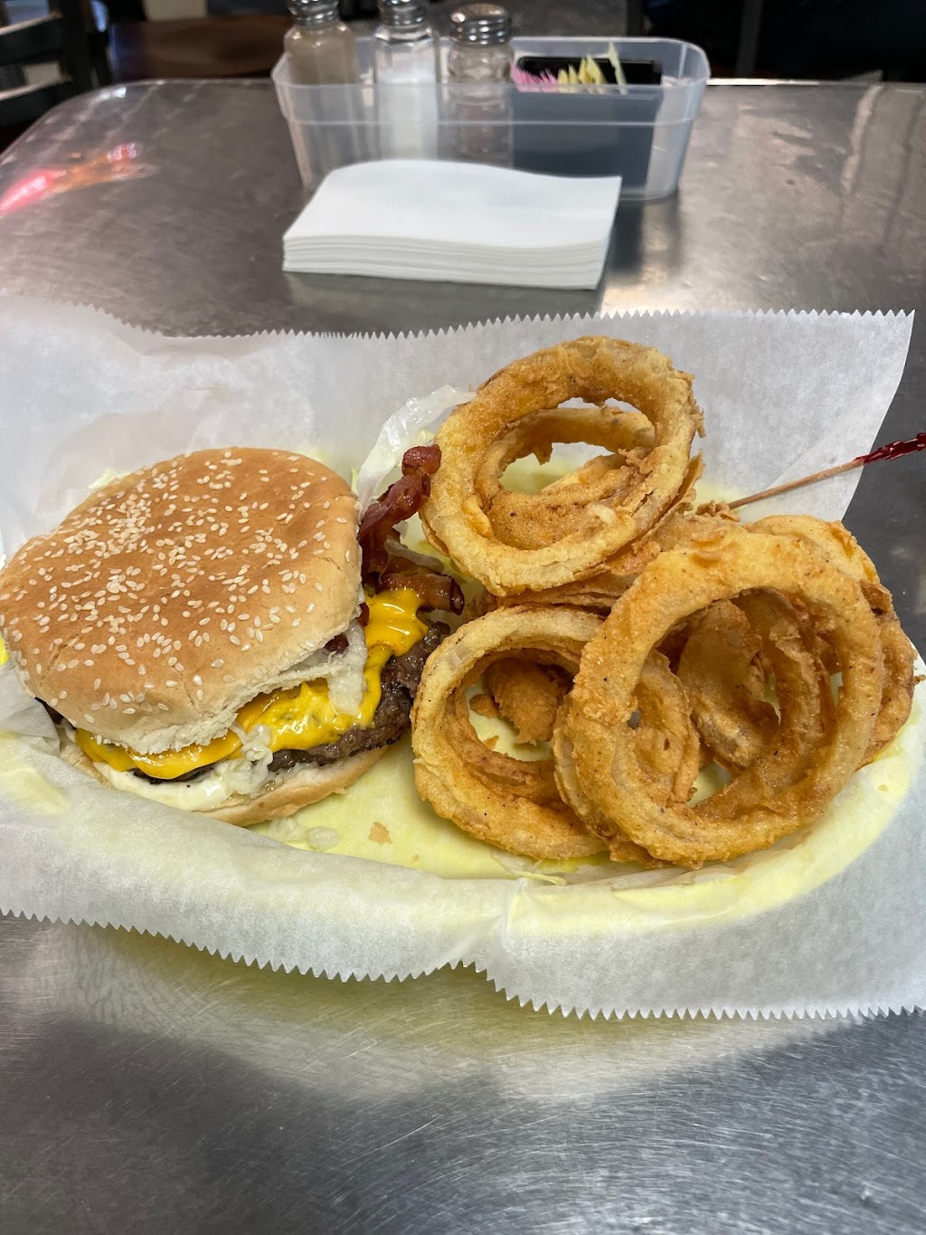 Dads Restaurant | restaurant | North of The Empire Over Pass, 32381 LA-23, Empire, LA 70050, USA | 5045641133 OR +1 504-564-1133