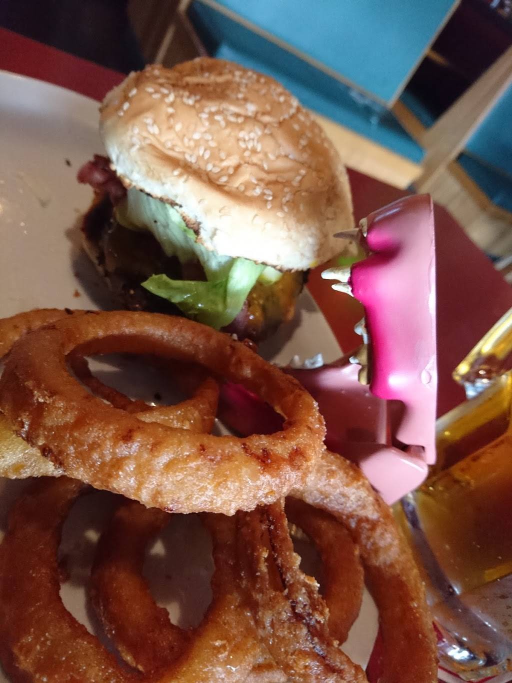 Wahoo Bar & Grill | restaurant | 39 Dundas St E, Trenton, ON K8V 1K6, Canada | 6133925551 OR +1 613-392-5551