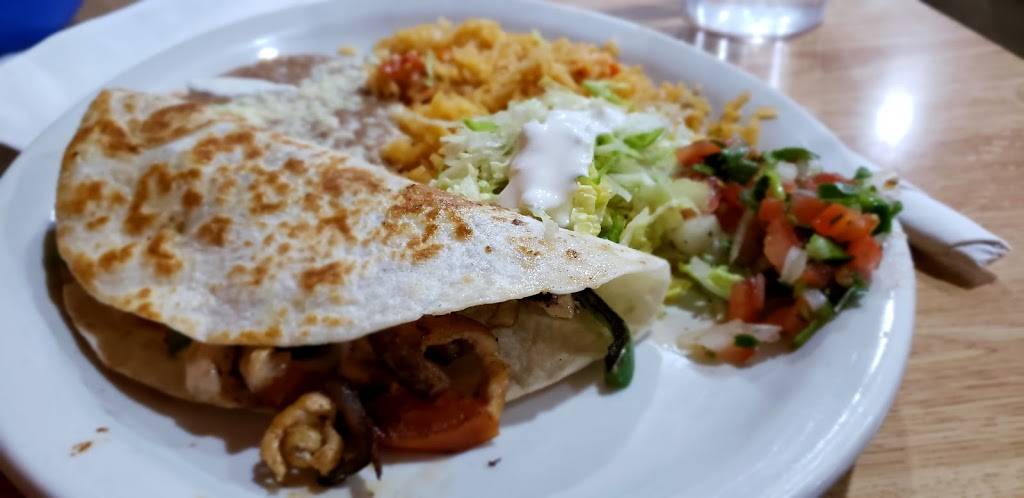 La Fiesta | restaurant | 1005 N 18th St, Centerville, IA 52544, USA | 6418562722 OR +1 641-856-2722