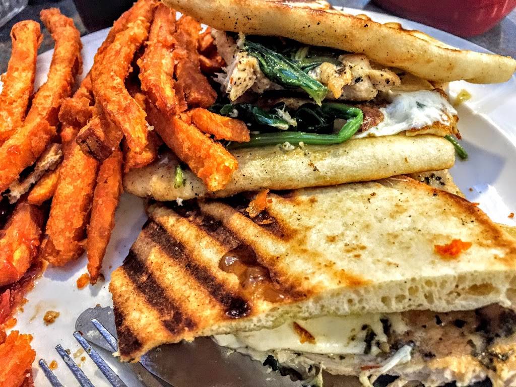 Sweet Hollow Diner | restaurant | 100 Broadhollow Rd, Melville, NY 11747, USA | 6315490768 OR +1 631-549-0768