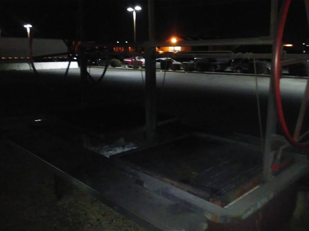 Roadhouse BBQ & Grill | restaurant | 721 Vertin Ave, Salinas, CA 93901, USA | 8317541303 OR +1 831-754-1303