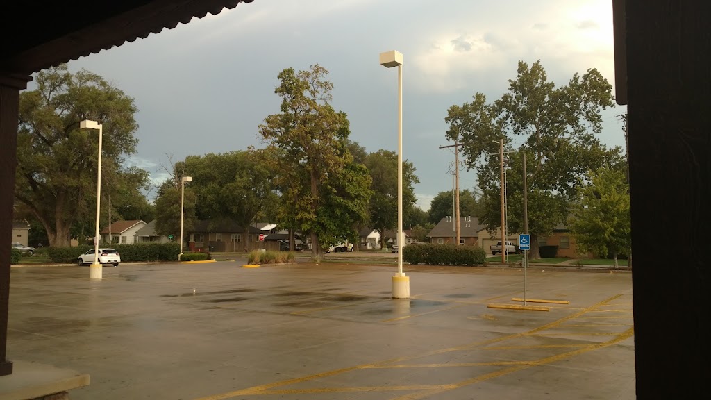 Braums Ice Cream & Dairy Store | restaurant | 201 N Seneca St, Wichita, KS 67203, USA | 3162650563 OR +1 316-265-0563