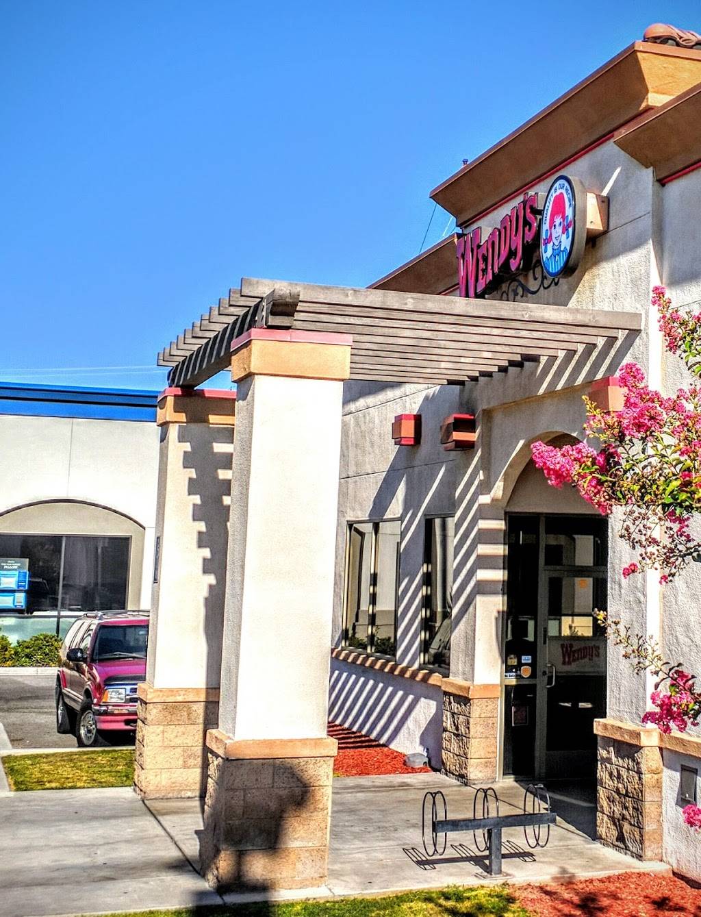 Wendys | restaurant | 2150 Panama Ln, Bakersfield, CA 93307, USA | 6618371882 OR +1 661-837-1882