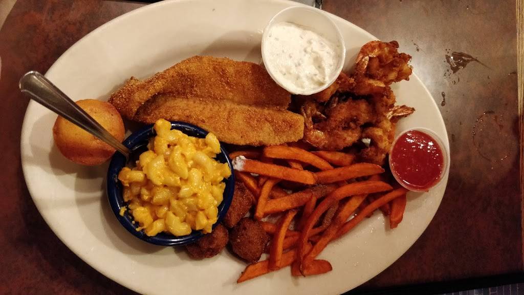 Red Hot & Blue Fairfax | restaurant | 4104, 4150 Chain Bridge Rd, Fairfax, VA 22030, USA | 7032186989 OR +1 703-218-6989