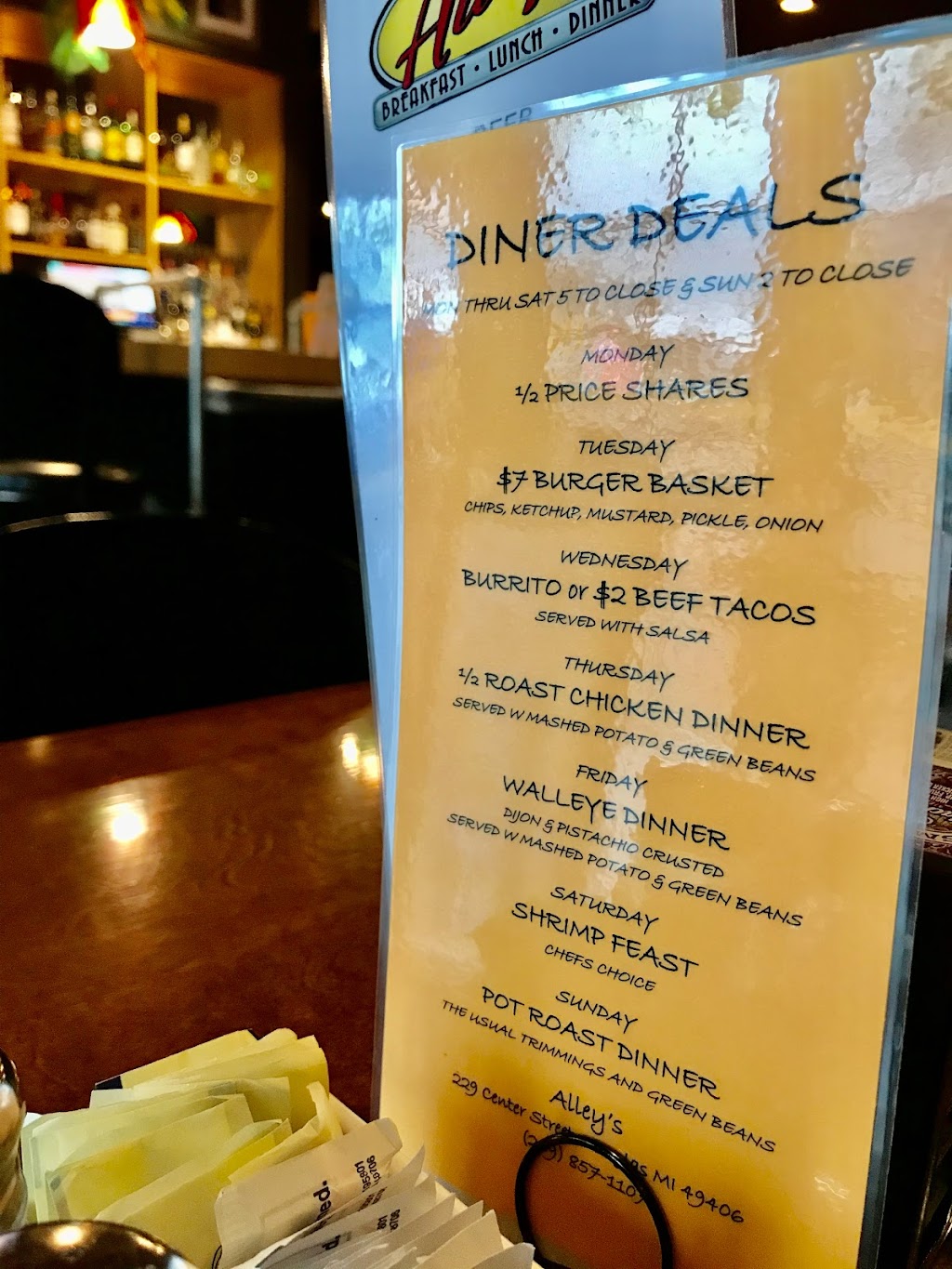 Alleys Classic American Diner and Bowl | restaurant | 229 W Center St, Douglas, MI 49406, USA | 2698571107 OR +1 269-857-1107