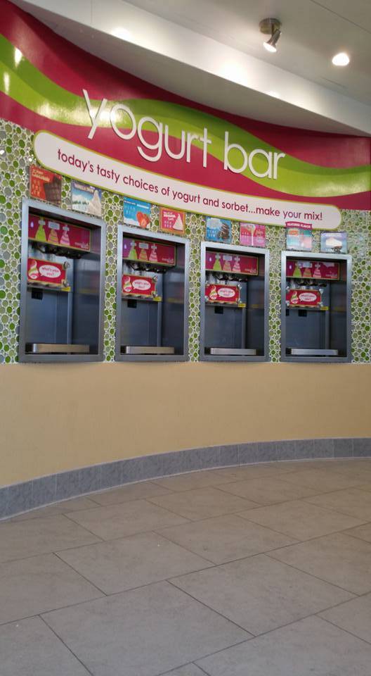 Menchies Frozen Yogurt | bakery | 8060 Cooper Ave, Glendale, NY 11385, USA | 7187044952 OR +1 718-704-4952