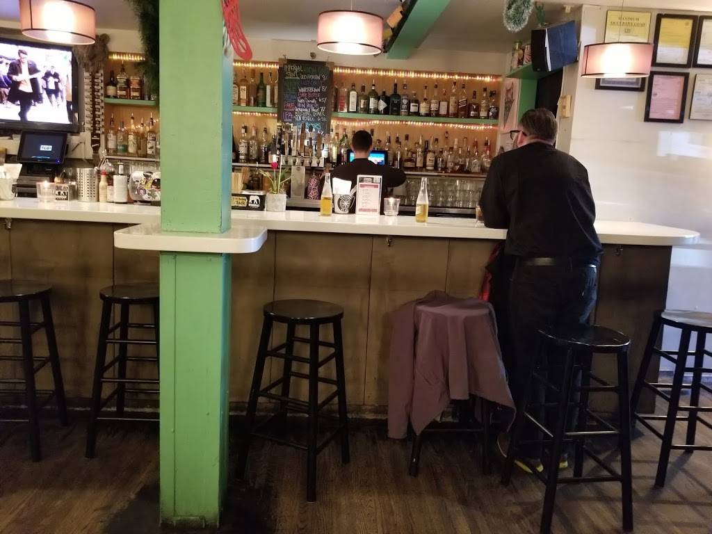 The Golden Bear | restaurant | 2326 K St, Sacramento, CA 95816, USA | 9164412242 OR +1 916-441-2242