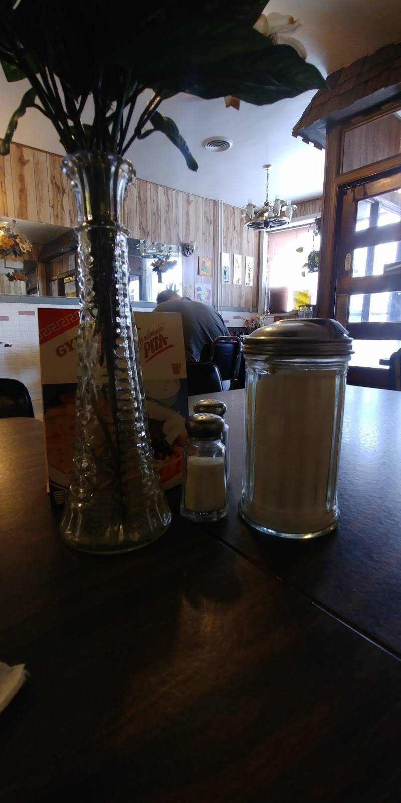 Balkan Restaurant | restaurant | 605 6th St, Racine, WI 53403, USA | 2626328292 OR +1 262-632-8292